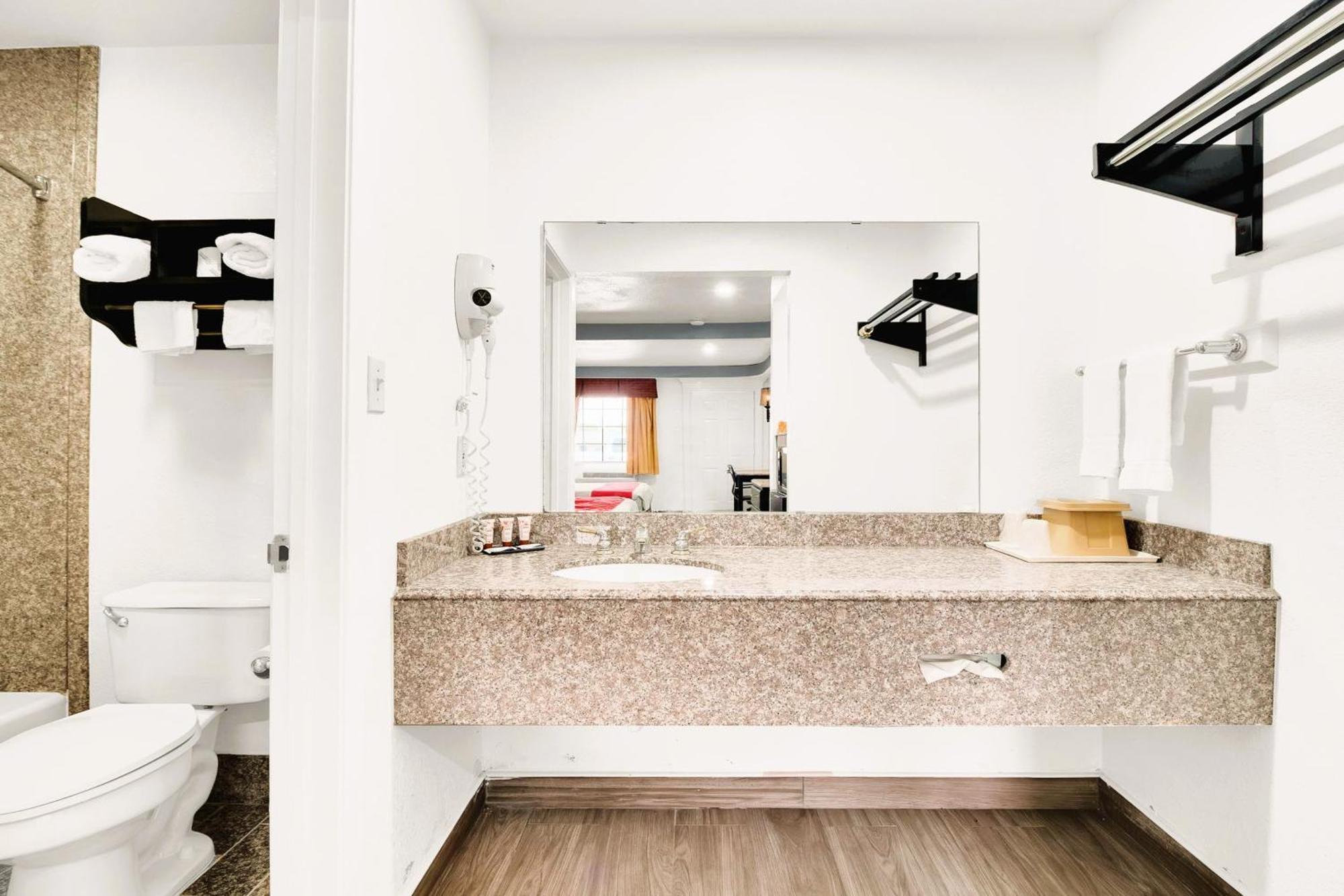 Three Rivers Executive Inn & Suites By Oyo Zewnętrze zdjęcie