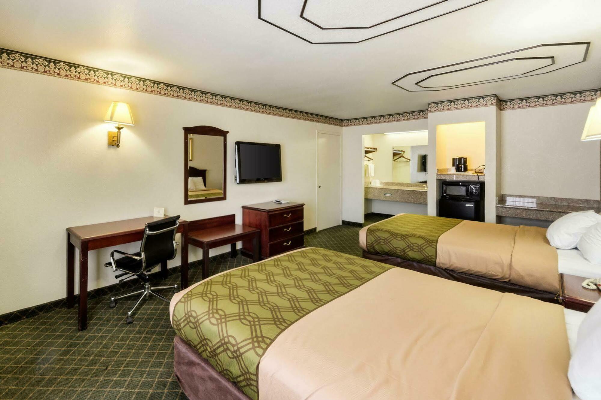 Three Rivers Executive Inn & Suites By Oyo Zewnętrze zdjęcie